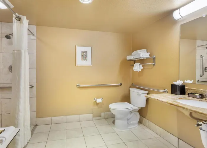 Fremont Hotels With Jacuzzi in Room